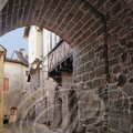 BEAULIEU-SUR-DORDOGNE - porte de La Chapelle vue de l'extérieure de la ville médiévale (emplacement de la herse à l'intérieur du mur)