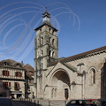 BEAULIEU-SUR-DORDOGNE - église Saint-Pierre  et son tympan roman - place du marché