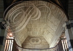 BEAULIEU-SUR-DORDOGNE - chapelle des Pénitents (XIIe siecle) : la voûte en bois de la galerie