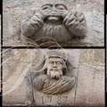 BEAULIEU-SUR-DORDOGNE -  Rue Sainte-Catherine : sculptures en pierre sur une façade