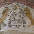 BEAULIEU-SUR-DORDOGNE - chapelle des Pénitents : peinture murale (blason du XVIIIe siècle)