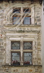 BEAULIEU-SUR-DORDOGNE - rue Sainte-Catherine : La Tour Renaissance (XVIe siècle) - fenêtres à meneaux