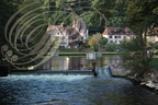 BEAULIEU-SUR-DORDOGNE - plan d'eau sur la Dordogne : la passe pour les canoës