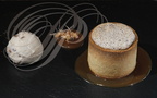 Soufflé glacé dans un gâteau au NOIX, sauce caramel, glace aux noix par Olivier Bonneval (Les Flots Bleus à Beaulieu-sur-Dordogne - 19)