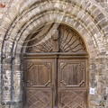 BEAULIEU-SUR-DORDOGNE - église Saint-Pierre : le porche oriental (place de la Bridolle)
