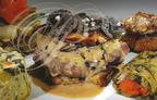 Tournedos Rossini dressé sur un canapé de pain aux NOIX, sauce Périgueux,  crouton à la moelle, flan de légumes, crèpe à l'oseille par Serge Testas (Auberge de la Castille à Parisot - 82)