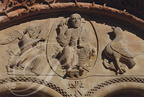 MORLAÀS - église Sainte-Foy : le tympan roman (détail le Christ en majesté entouré d'un ange présentant l'Évangile de Matthieu et d'un aigle symbolisant l'apôtre Jean)