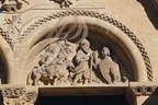 MORLAÀS - église Sainte-Foy : le tympan roman (bas-relief dans un tympanon ourlé d'un tore (moulure ronde) et d'une moulure à billettes : la fuite en Égypte)