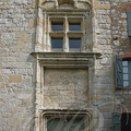 LARRAZET - le château : porte et fenêtre Renaissance