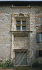 LARRAZET - le château : porte et fenêtre Renaissance
