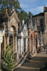 LUNEL - le cimetière : chapelles funéraires