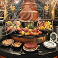 LES GRANDS BUFFETS à NARBONNE - le buffet des desserts : la fontaine de chocolat et les fruits