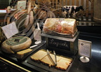 LES GRANDS BUFFETS à NARBONNE - buffet des fromages (le Morbier et le Laguilole)