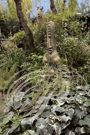 LES GRANDS BUFFETS à NARBONNE - le jardin animé par les bronzes africains d'Hervé Di Rosa