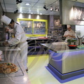 LES GRANDS BUFFETS à NARBONNE - les cuisines : à gauche le chef Philippe Munos préparant des encornets farcis