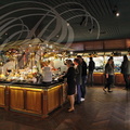   LES GRANDS BUFFETS à NARBONNE - les buffets froids : au centre les condiments et les foies gras,  à droite les charcuteries, au fond la mer