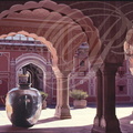 JAIPUR - Palais du Maharadjah : la salle d'audience (une des deux jarres en argent de 345 kg pouvant contenir 9 000 litres d'eau)
