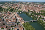 MONTAUBAN - vue aérienne : le Tarn, le Pont-Neuf, le Pont-Vieux, à gauche : Villebourbon, à droite : la vieille ville