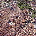 MONTAUBAN - la vieille ville autour de la Place Nationale (vue aérienne)