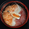 CHIRACHI assorti : saumon, dorade, thon, crevette et œufs de saumon par Léo Zhang (Le Sushido à Montauban - 82)