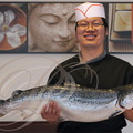  MONTAUBAN - restaurant japonais SUSHIDO (Léo Zhang présentant un saumon de 7 kg)