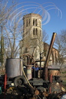 MIRABEL - le distillateur ambulant, Marc Penche devant la Chapelle de Notre-Dame des Misères