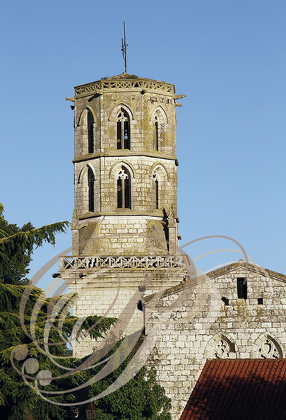 LARRAZET - clocher octogonal à deux étages de l'église Sainte-Marie-Madeleine