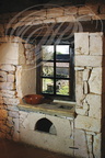 LOZE - Mas de Monille : la cuisine (potager placé devant la fenêtre)