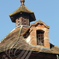 MANAS - pigeonnier en briques : détail des trous d'envol du lanternon et d'une lucarne