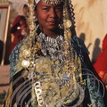 FOUM TATAOUINE (Tunisie) Festival des ksours : portrait de femme arborant les longues chaînes "rihana" (chaînes du bonheur)  