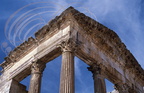 DOUGGA (ou THUGGA) - le capitole : colonnes surmontées de chapiteaux corinthiens