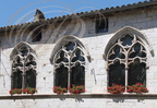 PUYLAROQUE fenetres medievales a arPUYLAROQUE - fenêtres médiévales à arcades ogivales polylobéescades ogivales polylobees
