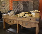 CIEURAC - LA TABLE DE HAUTE-SERRE : salle du restaurant (le pain "Croustilot")