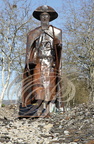 VILLEFRANCHE-DE-ROUERGUE - Avenue du Quercy : "Le Pelerin" sculpté par Pascal Souyri de Drulne (12)