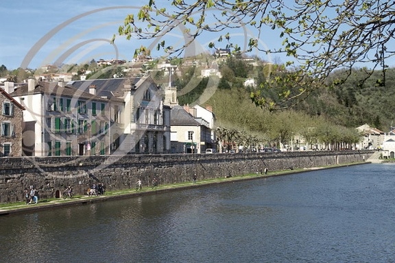 VILLEFRANCHE-DE-ROUERGUE - les quais bordant l'Aveyron