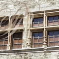 VILLENEUVE-d'AVEYRON - Place des Conques : Maison de la Photo Jean Marie Perier (fenetre à meneaux - Renaissance)