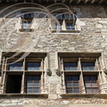 VILLENEUVE-d'AVEYRON - Place des Conques : Maison Renaissance (fenêtres à meneaux)