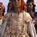 Sud du Haut-Atlas (région de Taliouine) : Femme en costume de fête (parure de tête et parure pectorale)