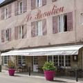 BEAULIEU-SUR-DORDOGNE : l'hôtel-restaurant "Le Beaulieu" -  place du Champ de Mars (façade)