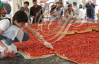BEAULIEU-SUR-DORDOGNE - fête de la fraise : fabrication de la tarte géante (8 mètres de diamètre)