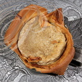 Daryol angloise : préparation à base de lait, œuf, sucre et poudre d'amande dans une pâte brisée