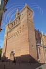 SAINT-SULPICE-LA-POINTE - l'église Saint-Sulpice de style néogothique : clocher-mur en briques foraines de 40 mètres (le plus haut du Tarn)