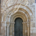 GÉMIL - église Saint-Pierre : porche roman historié du XIIe siècle
