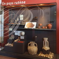 MONTANS - Archéosite : musée (vitrine "En pays rutene")