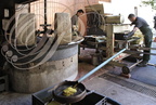 BRIVE-LA-GAILLARDE - Distillerie DENOIX : broyage et pressage des noix vertes