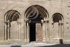 BRIVE-LA-GAILLARDE - collégiale Saint-Martin : portail sud de style mozarabe (rue du clocher)