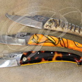 NAJAC - Régis Najac, coutelier : couteaux "Najac" dits "couteaux de paix" initiés au XIIIe siècle par un troubadour Peyrot Vidal de Najac (différents types de manches en corne)