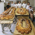 LA FOUILLADE (NAJAC - 12) : Boulangerie Delmur (les fouaces géantes de la fête de la fouace et toute l'équipe)