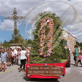 NAJAC - Fête de saint Barthélémy et de la fouace : défilé de la fouace géante, place du faubourg devant la croix
