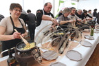 LALBENQUE - Fête de la TRUFFE du 29 janvier 2017 : fabrication des omelettes aux truffes